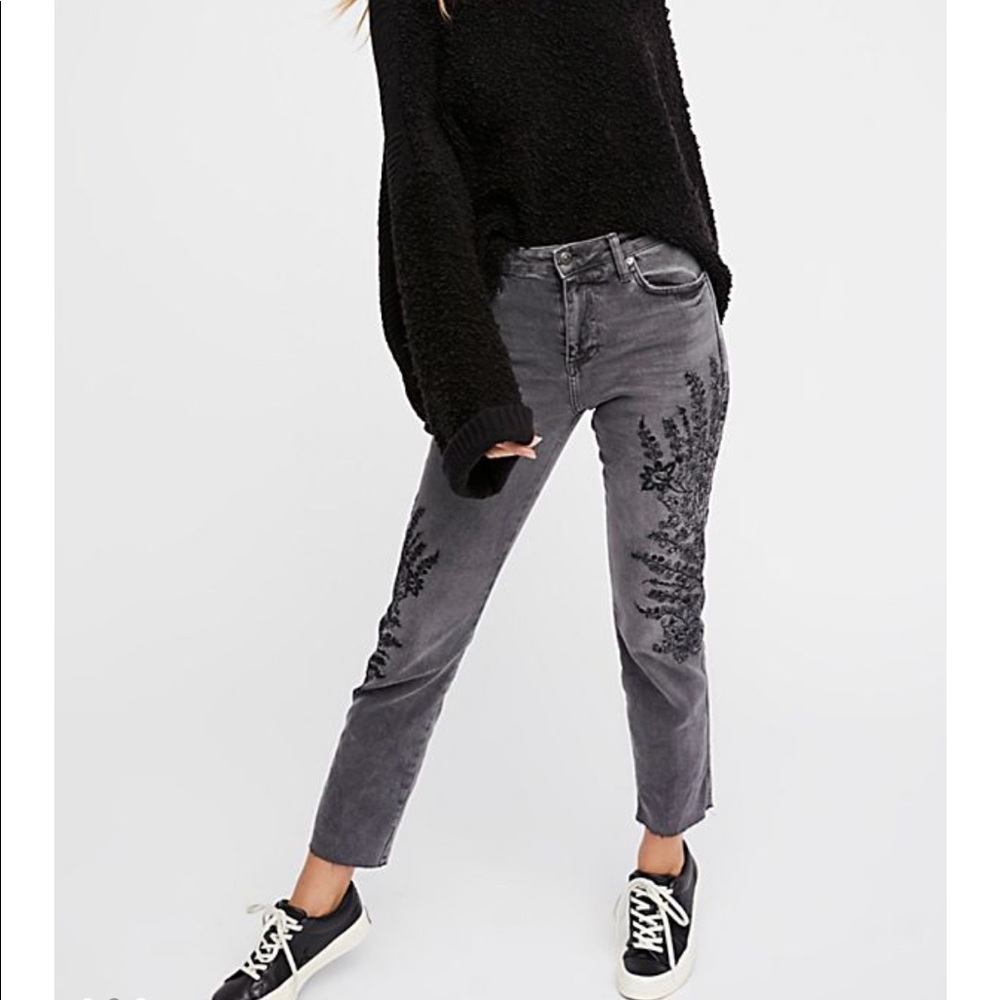 FREE PEOPLE Embroidered Girlfriend Jean NWT - Picture 6 of 6
